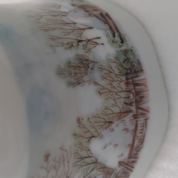 43 year old Vintage Currier&Ives Winter Scenes 1978 Dinner Bell 5 3/8 in.Hx3 W - Picture 4 of 10